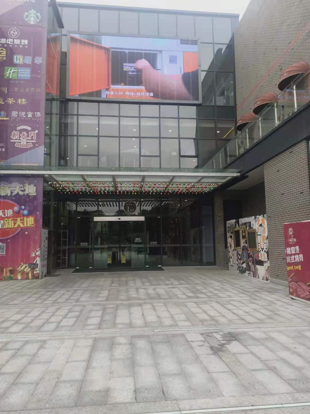 界龍商業(yè)街玻璃鋼結構觀光電梯項目