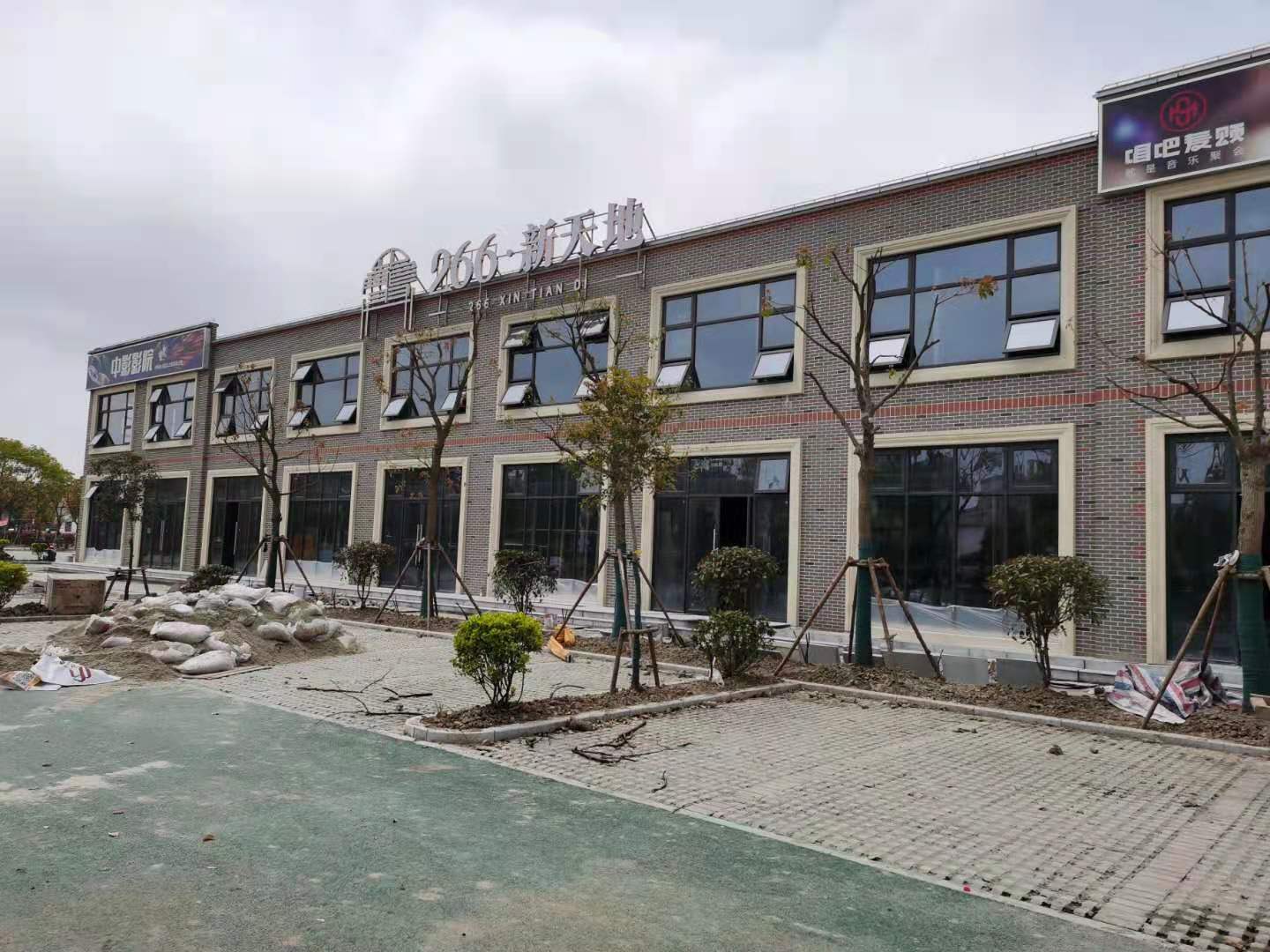 界龍商業(yè)街玻璃鋼結構觀光電梯項目
