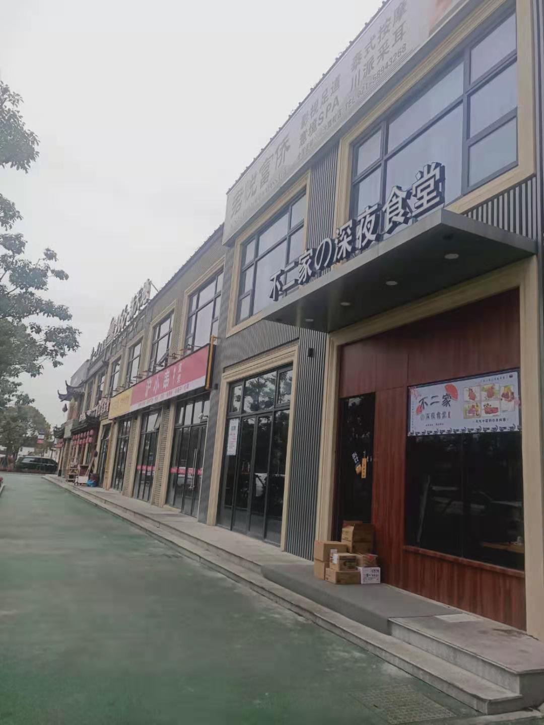 界龍商業(yè)街玻璃鋼結構觀光電梯項目